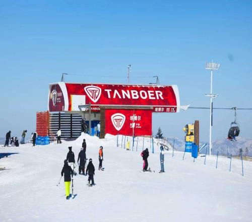 雪舞山巔背后，坦博爾的冰雪專業(yè)化破局之路