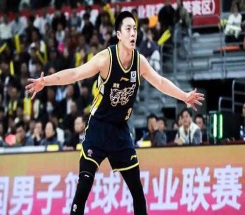 深圳隊(duì)105比110惜敗廣東隊(duì)，賀希寧和胡明軒都盡力了