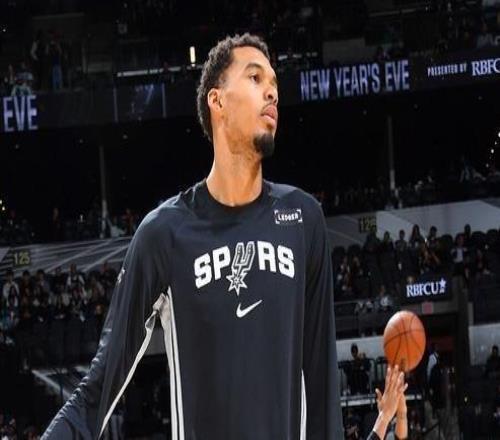 馬刺隊(duì)記：文班亞馬韌帶無損傷未隨隊(duì)前往客場將缺戰(zhàn)步行者