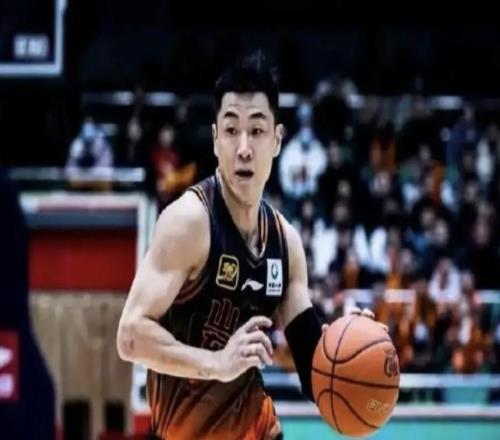 記者：高詩巖雙腿膝蓋積水嚴(yán)重，今晚面對北京休戰(zhàn)一場