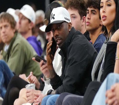 小里弗斯嚴(yán)厲批評(píng)湖人隊(duì)詹姆斯的經(jīng)紀(jì)人保羅開播客：你又不是球員