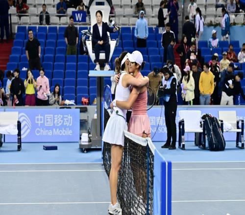 王欣瑜贏下“左右大戰(zhàn)”！十五運(yùn)網(wǎng)球單打四強(qiáng)陣容出爐