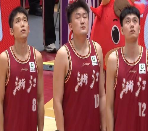 浙江男籃加時5分險勝青島，王睿澤13+7吳前10中2，王奕博表現(xiàn)糟糕
