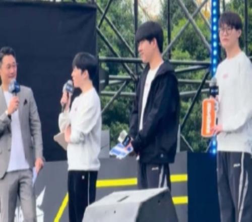 Rookie：我會(huì)對(duì)剛打職業(yè)時(shí)的自己說(shuō)，iG是沒(méi)有錯(cuò)的！