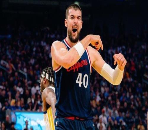 Shams：此前因踩到詹姆斯而扭傷腳踝的祖巴茨明日復(fù)出，期間快船6連勝