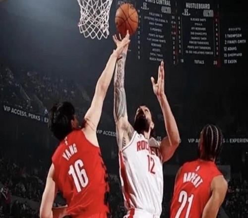 楊瀚森談與亞當(dāng)斯對(duì)位：我哥實(shí)在太有勁，一只手推我就動(dòng)不了了