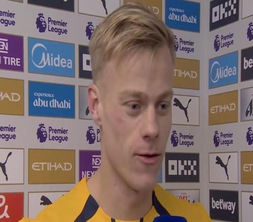 范黑克：哈蘭德可能是最佳前鋒之一，面對他時我只能全力以赴