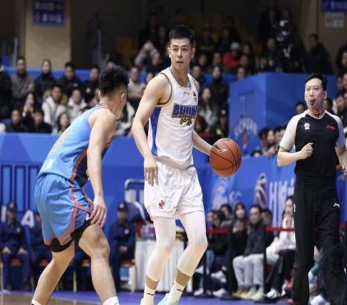 趕緊走人！北京首鋼功勛老臣成第一混子，場均2分還拿400萬大合同