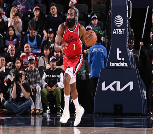 萊昂納德45分助快船大勝爵士！6連勝期間場(chǎng)均39分生涯11次40+