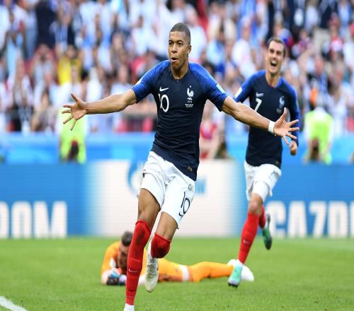 懂球帝12周年120大瞬間E組：梅西伯納烏曬球衣，紅軍雙紅會(huì)造七喜