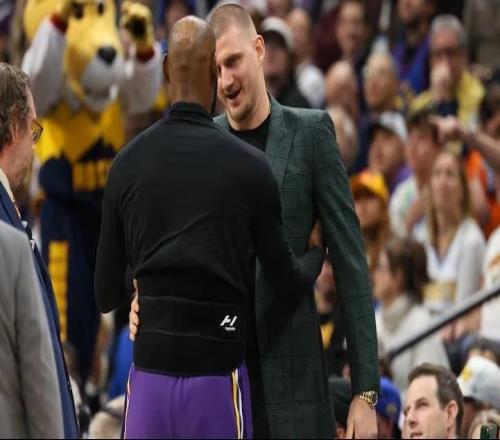 詹姆斯：約基奇是最偉大球員之一，我需要擁抱他表達(dá)我的敬意