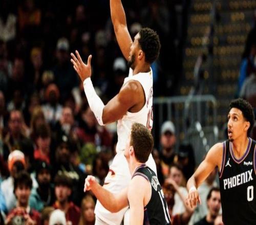 火力全開(kāi)！米切爾34+10+7帶隊贏(yíng)球！布克空砍32分，狄龍下半場(chǎng)0分