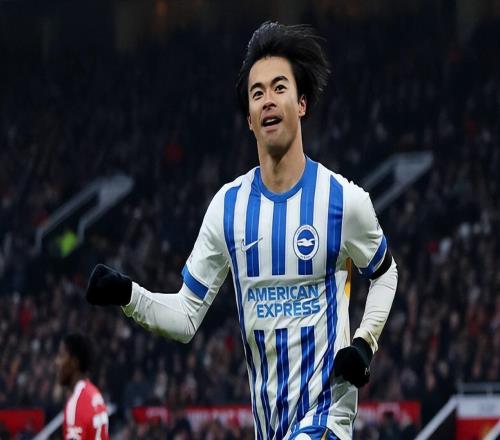 日本國(guó)腳舉“戰(zhàn)犯”頭像，引爆全球怒火