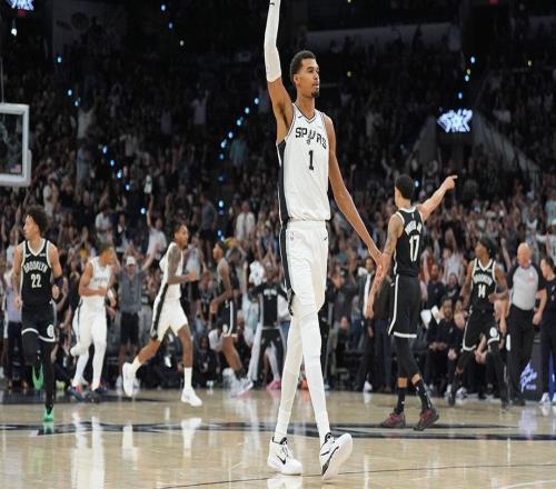 維克托文班亞馬在NBA開幕周的精彩表現(xiàn)，為他贏得了NBA榮譽(yù)