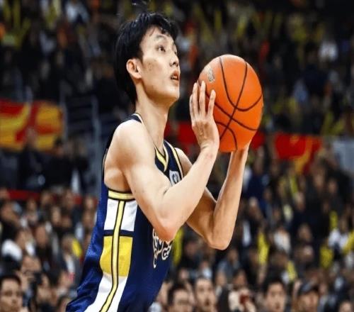 徐杰最新視頻！可自由行走，但一瘸一拐，廣東進(jìn)攻壓力遞增！