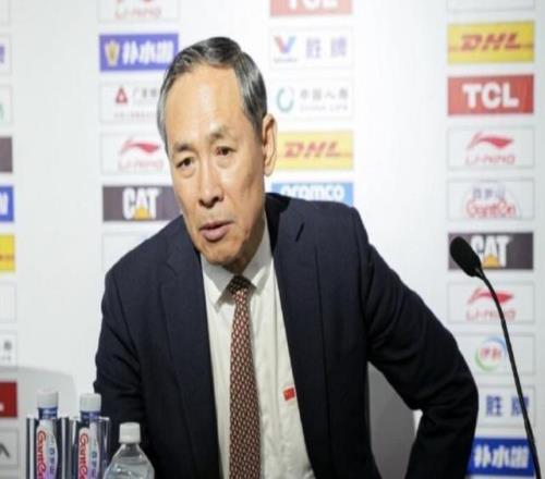 許利民：曾凡博手續(xù)進(jìn)度如何還不清楚，球隊(duì)一直在物色新外援