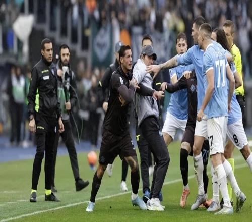 20意甲衛(wèi)冕冠軍暫升第2！火爆3紅6黃，兩隊群毆56歲孔蒂進場拉架