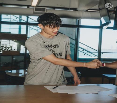 官宣！曾凡博正式加盟！又一個中國球員登陸NBA