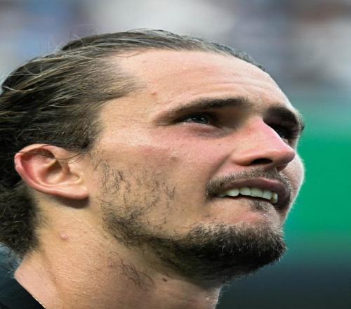 位列世界前十周數躋身無(wú)貫男榜首，茲維坐實(shí)最佳男配角