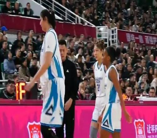 原形畢露中國女籃第一人全場最差，拖累球隊連輸兩場倒數(shù)太尷尬