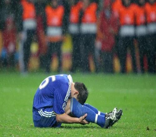 特里：在罰丟點(diǎn)球?qū)е滤{(lán)軍錯(cuò)失2008年歐冠冠軍后，曾想過自殺