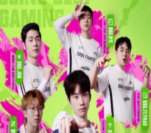 LOL賽事官方曬解說(shuō)杯海報(bào)：吾胃競(jìng)巔峰，快樂(lè)多一點(diǎn)