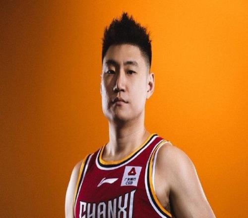 無(wú)人問(wèn)津！CBA名將被迫退役，被北京首鋼耽誤多年