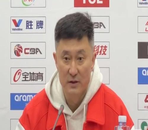 杜鋒：比賽贏了但有幾名隊(duì)員血灑賽場休賽期想過引進(jìn)葛昭寶