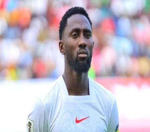 記者：曼聯(lián)已經(jīng)和恩迪迪進(jìn)行了談判，他非常渴望回到英格蘭