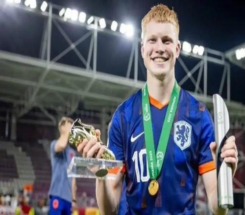 記者：多家豪門有意荷甲19歲中場斯密特，后者被標價2200萬鎊