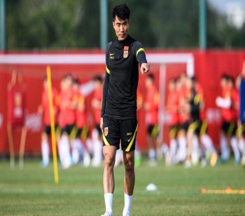 鄭智接手邵佳一！離開多年重回中超，帶黃博文一同執(zhí)教青島