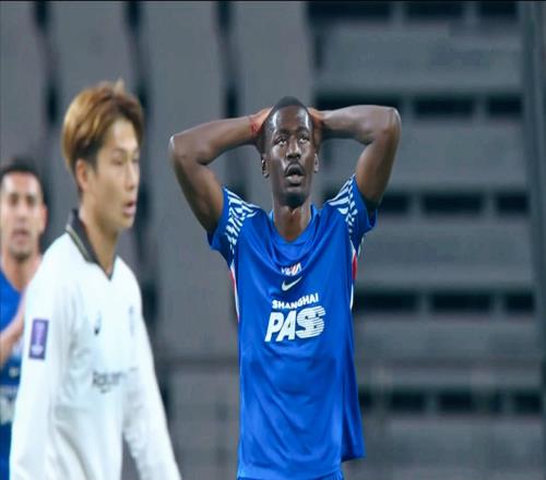 太倒霉了，3球被吹+失點，6大外援難救申花，賽后1幕令中超成笑話