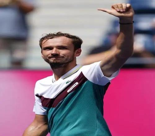 羅迪克力挺梅總重返前十，費德勒教練看好阿尼西莫娃明年奪大滿(mǎn)貫