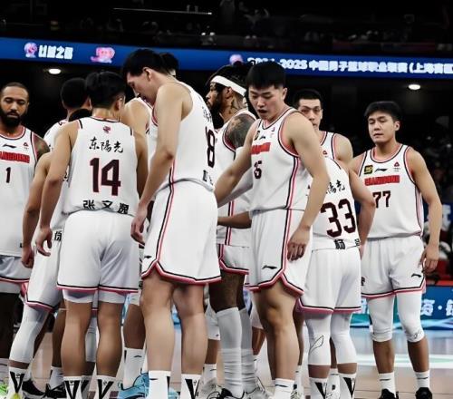 標(biāo)配！廣東新援完成入隊(duì)儀式他是新賽季沖冠重要因素