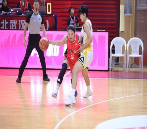 WCBA聯(lián)賽首勝衛(wèi)冕冠軍，武漢盛帆黃鶴女籃穩(wěn)居積分榜第八位