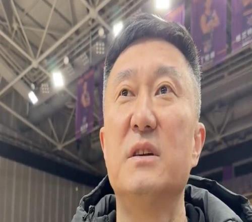 徐杰缺陣，杜鋒：輪轉問(wèn)題很難解決，我和朱芳雨又不能上場(chǎng)打