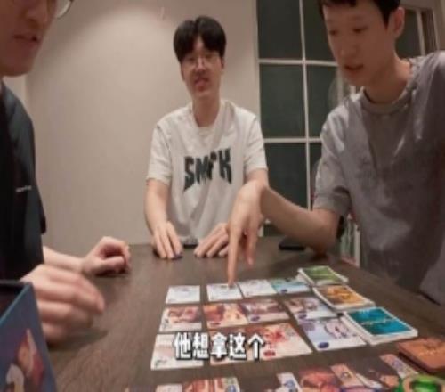 AL曬選手日常游戲動(dòng)態(tài)：誰是真正的卡牌大師！