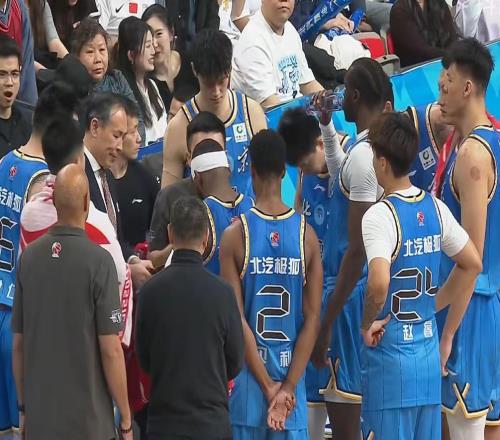 北京男籃6分完敗，曾凡博復出20+6趙睿6中0再次傷退，鄒雨宸21+15