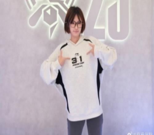 主持人夏安曬照：李寧！可以預測比分的衛(wèi)衣！就這樣速速來襲