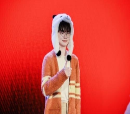 T1CEO趙麻石回復粉絲：新隊服不是番茄