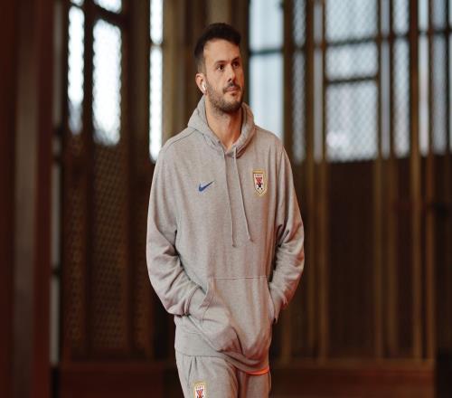 中國足球又鬧大笑話進球助攻最多，卻拿不到MVP，球迷：太業(yè)余