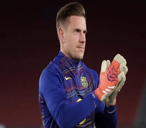 TA：巴薩仍計劃讓特獅離隊，但承認他有權(quán)履行合同并拒絕離開