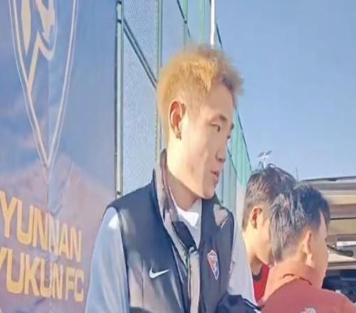 網(wǎng)傳視頻顯示，長(cháng)春亞泰門(mén)將王智峰已跟隨云南玉昆冬訓