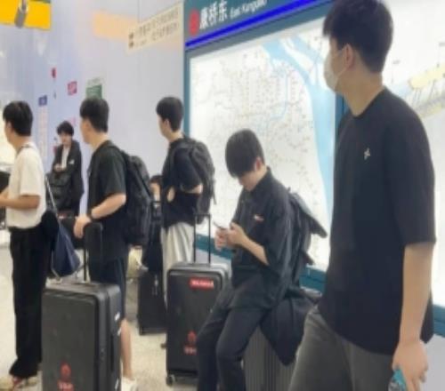 TES分享出發(fā)視頻：家人們今天出發(fā)北京咯