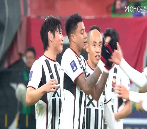 主場(chǎng)5連?。∵@就是中超四冠王球迷：海港親自向首爾FC賠分道歉