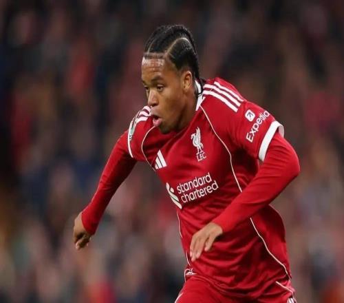 TA：恩古莫哈可能進(jìn)入一線隊輪換，尼奧尼外租會更利于其成長