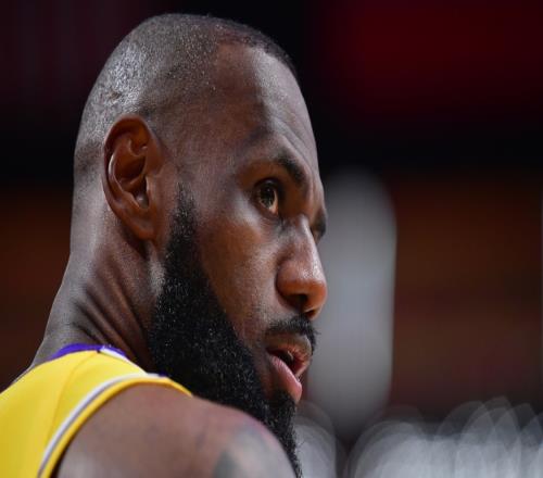 詹姆斯：我可以免費打球！但這是工作所以有錢(qián)！