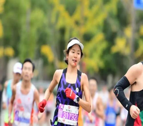 跑過肯尼亞山丘的熊娟，結(jié)束不完美的柏林
