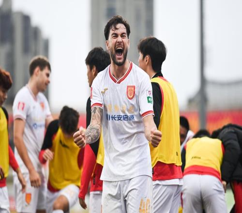 40歲老將跪地痛哭：“重慶，我把中超還回來了！”