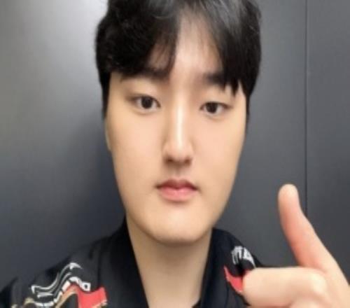 豆瓣網(wǎng)友爆料：T1疑似在世界賽期間接觸過(guò)Peyz，考慮T1.Peyz